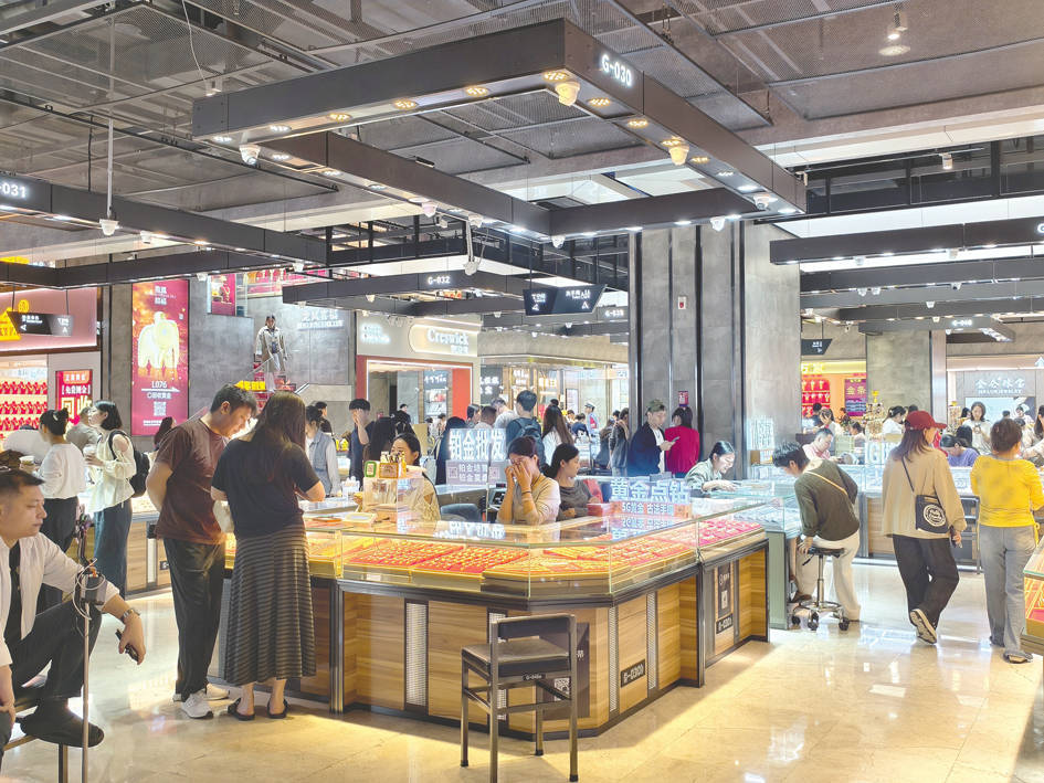 欧冠冠军杯
_每经记者实地探访深圳水贝：金价每克涨约60元欧冠冠军杯
，多家金店加价前暂停出货