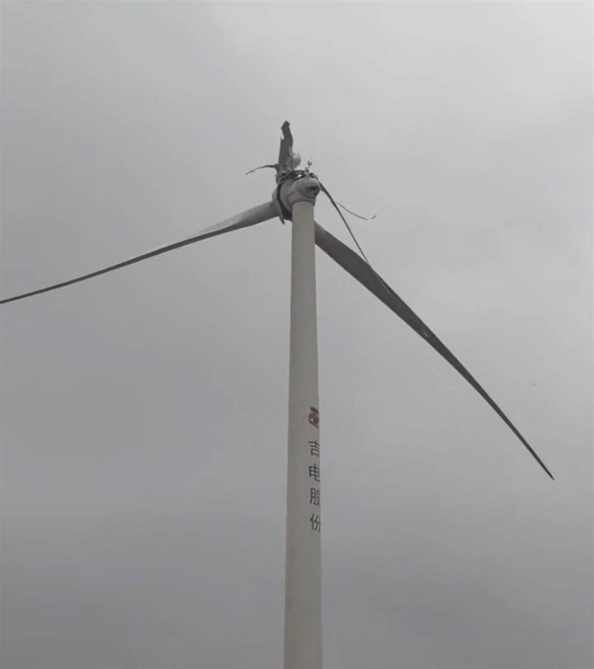 皇冠信用登123出租
_九江一架风力发电机叶片空中断裂皇冠信用登123出租
，目击者称“玻璃纤维满天飞”，当地：正在处理