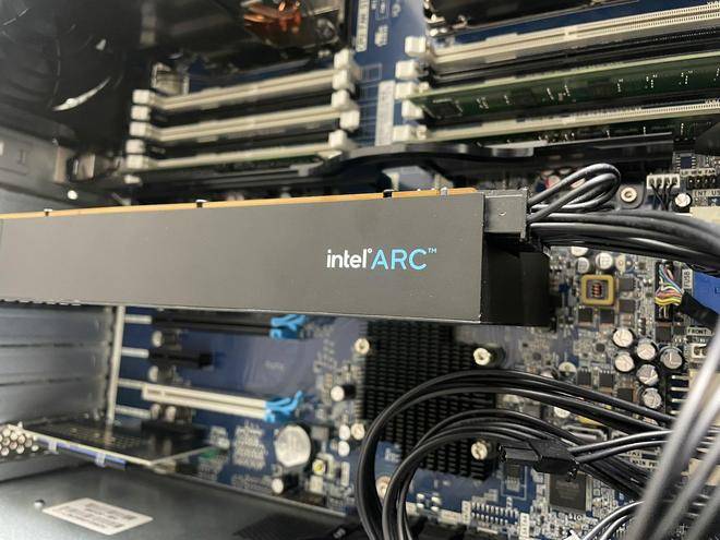 塞尔维亚超级联赛 | 448EU + 16GB 显存塞尔维亚超级联赛，蓝戟英特尔 Arc A760A / A570 16GB 样卡现身