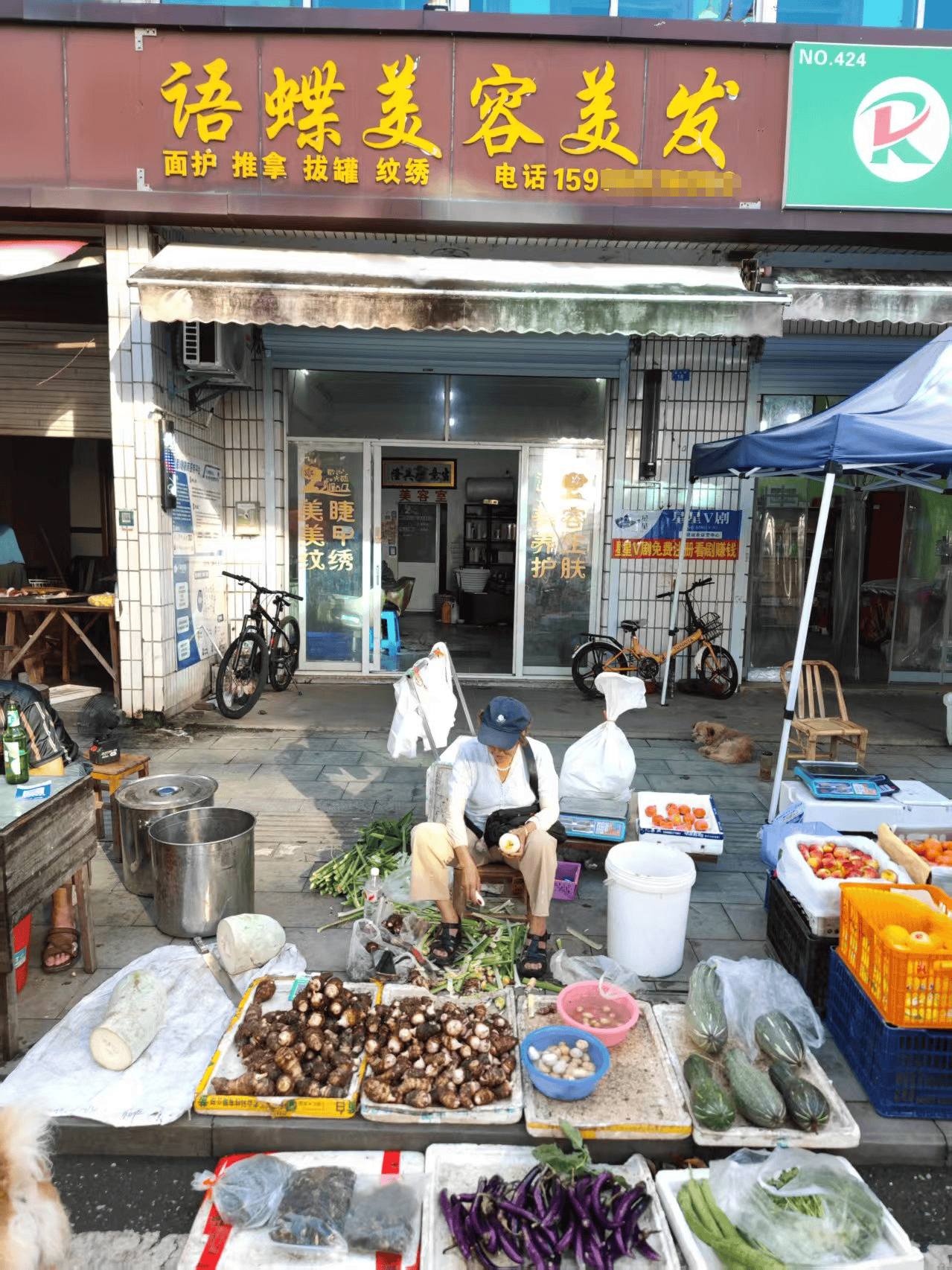 斯洛文尼亚甲组联赛 | 浙江一店主允许大妈门口摆摊斯洛文尼亚甲组联赛，时常被大妈“投喂”蔬果：每次收摊时，都打扫得干干净净