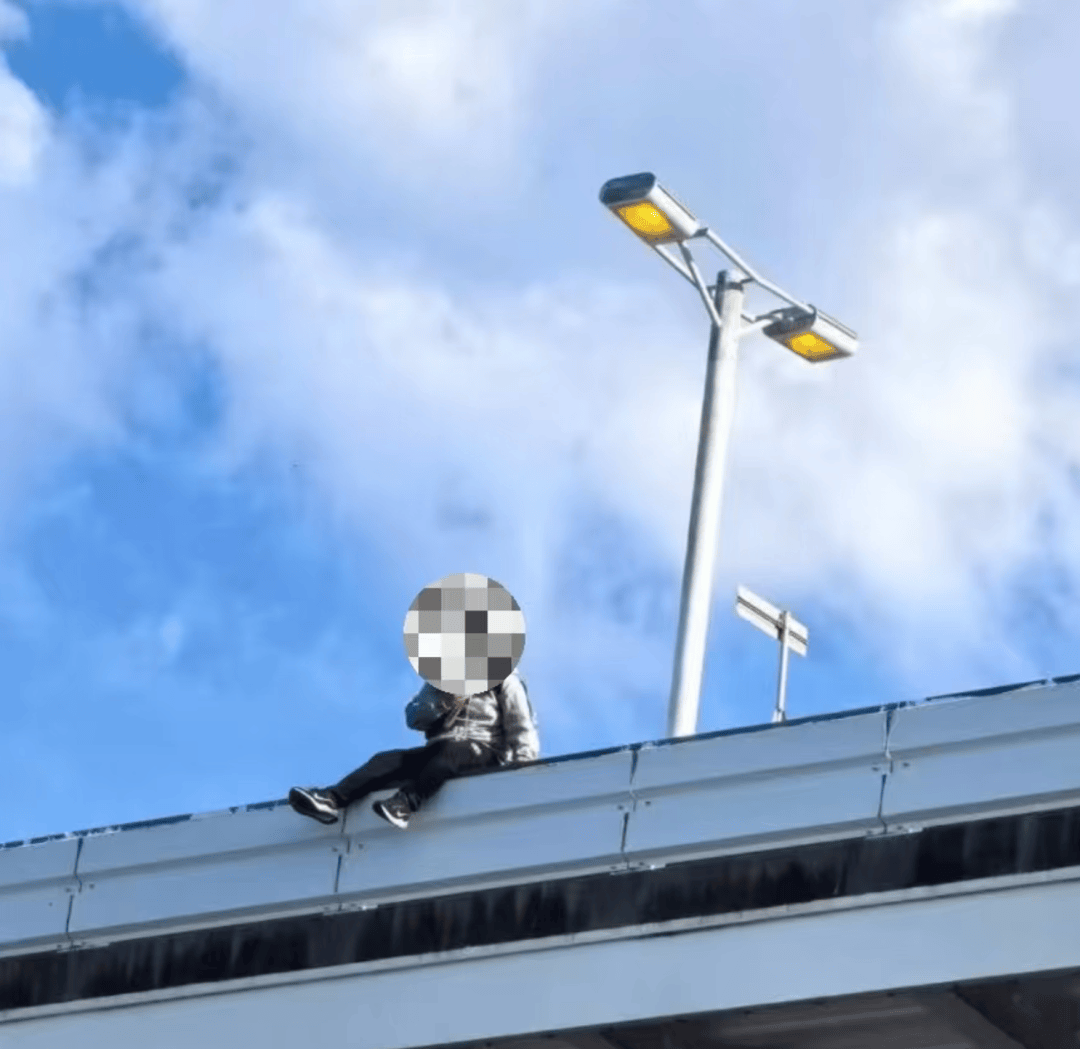 如何申请皇冠信用盘
_一名中国男子在日本关西机场坠亡如何申请皇冠信用盘
，警方：其与母亲一同赴日旅游，具体情况正在调查